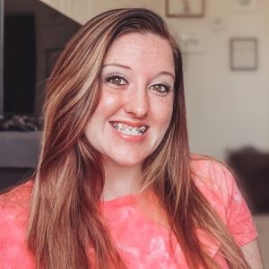 Meet your Posher, Caity